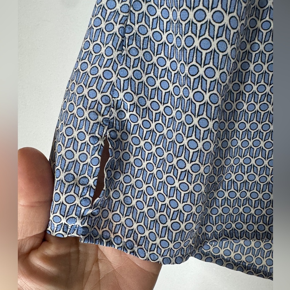 Talbots Blouse Size 6 Blue Cream Geo Dot 100% Silk Pleated Pintuck Keyhole Top - Picture 3 of 4